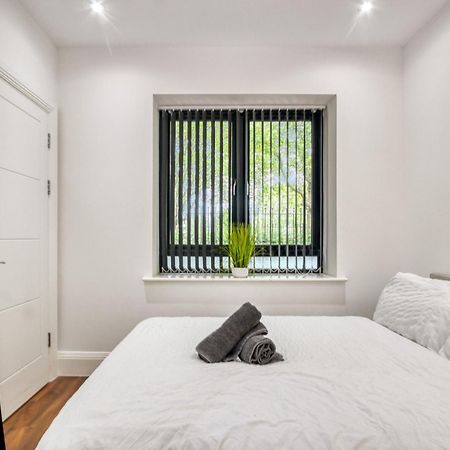 Sleek Modern Wimbledon Home London Eksteriør billede