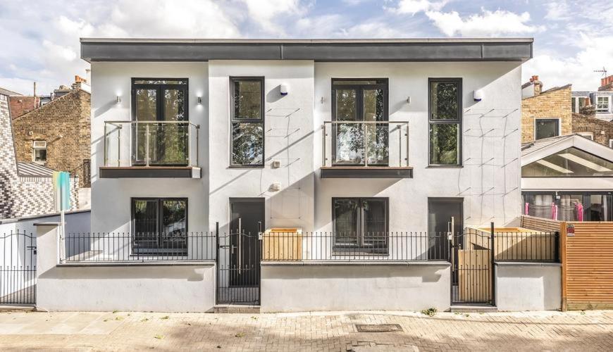 Sleek Modern Wimbledon Home London Eksteriør billede