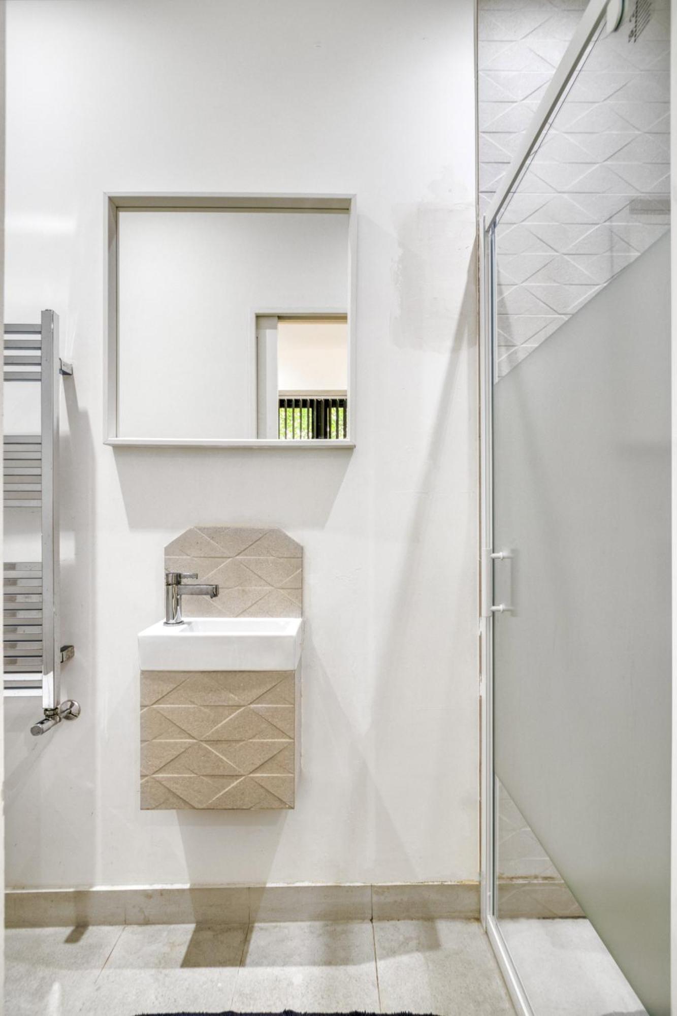 Sleek Modern Wimbledon Home London Eksteriør billede