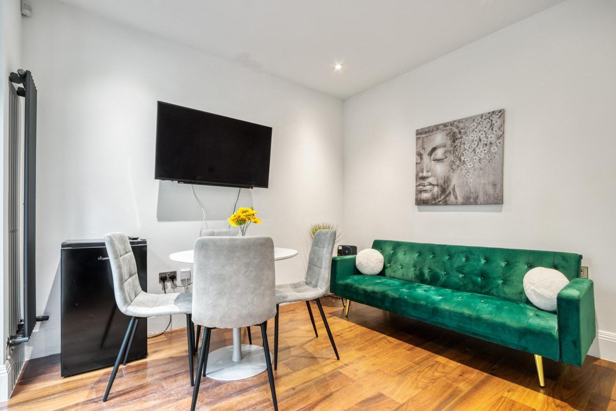 Sleek Modern Wimbledon Home London Eksteriør billede