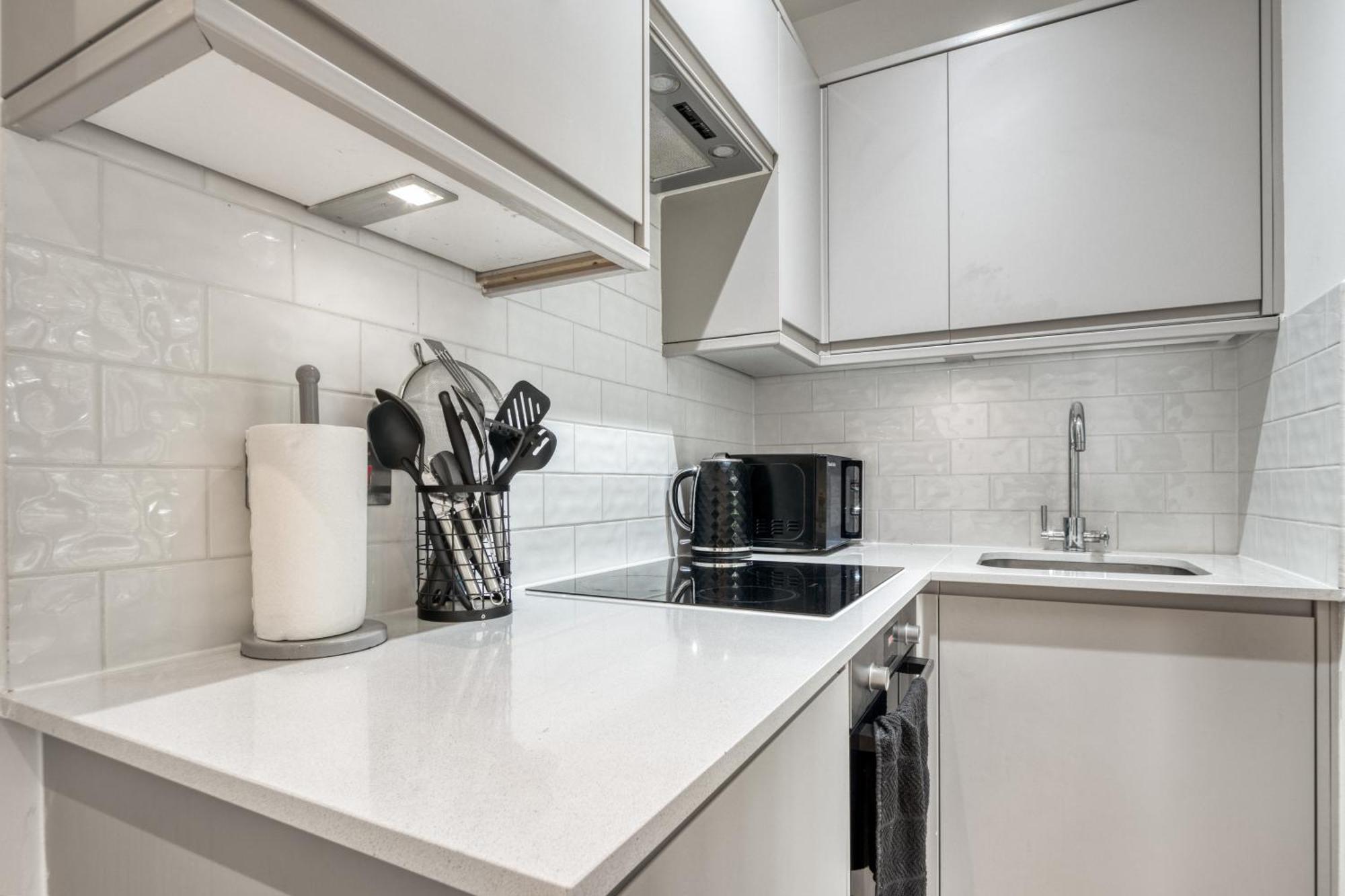 Sleek Modern Wimbledon Home London Eksteriør billede