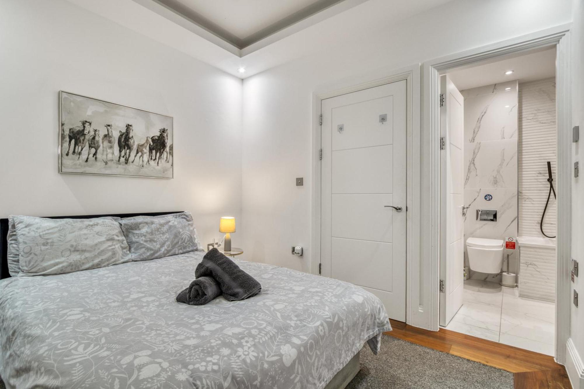 Sleek Modern Wimbledon Home London Eksteriør billede