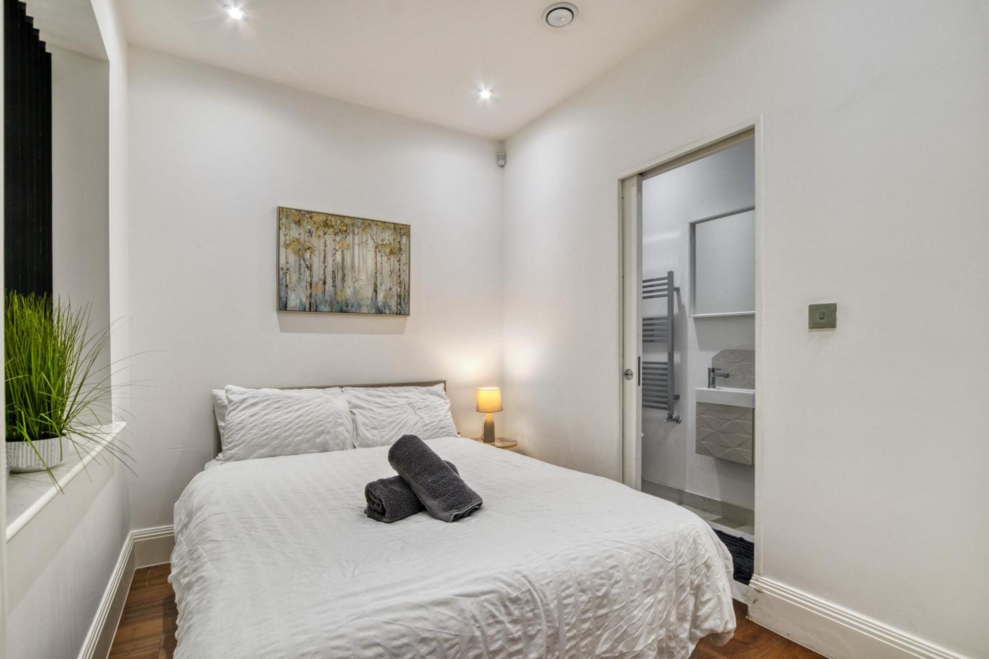 Sleek Modern Wimbledon Home London Eksteriør billede