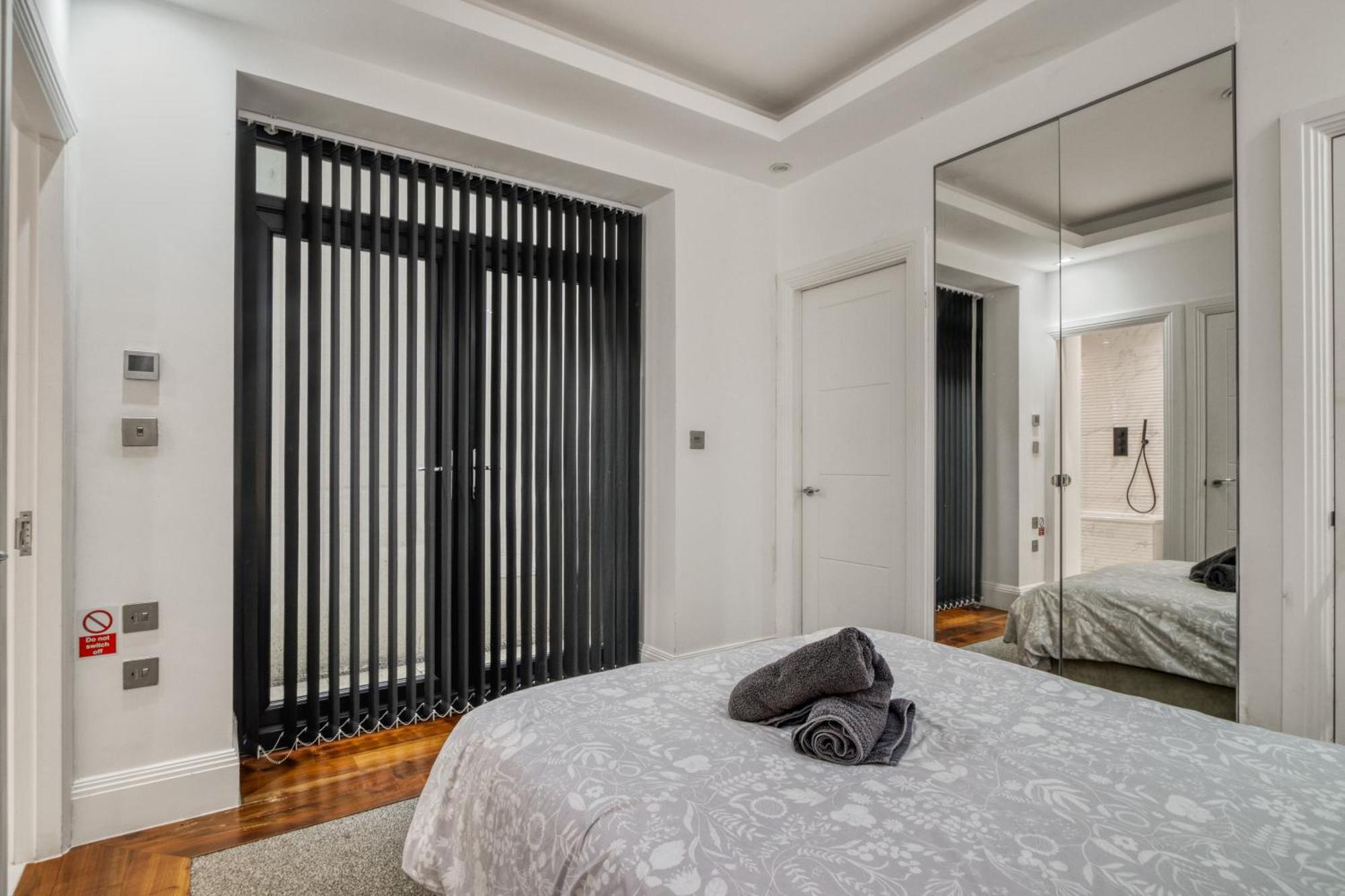 Sleek Modern Wimbledon Home London Eksteriør billede