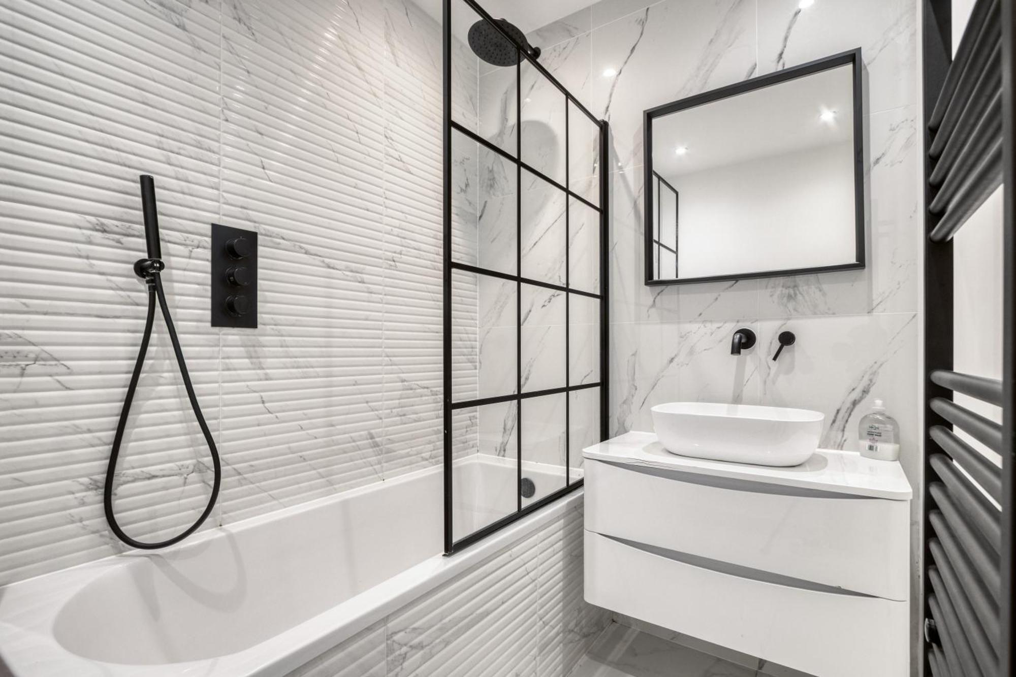 Sleek Modern Wimbledon Home London Eksteriør billede