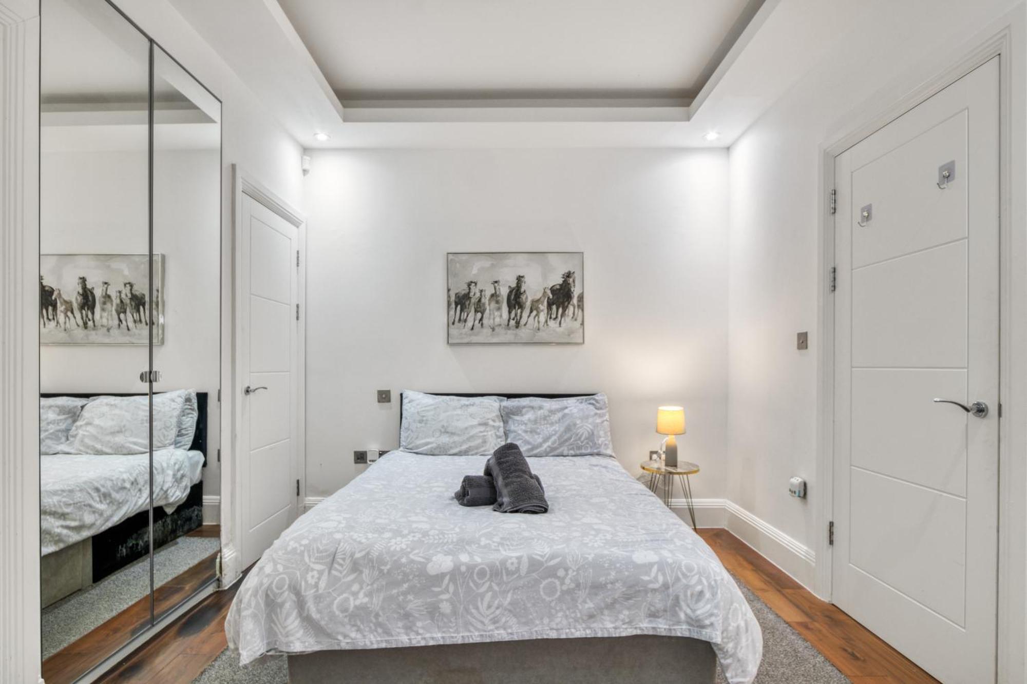 Sleek Modern Wimbledon Home London Eksteriør billede