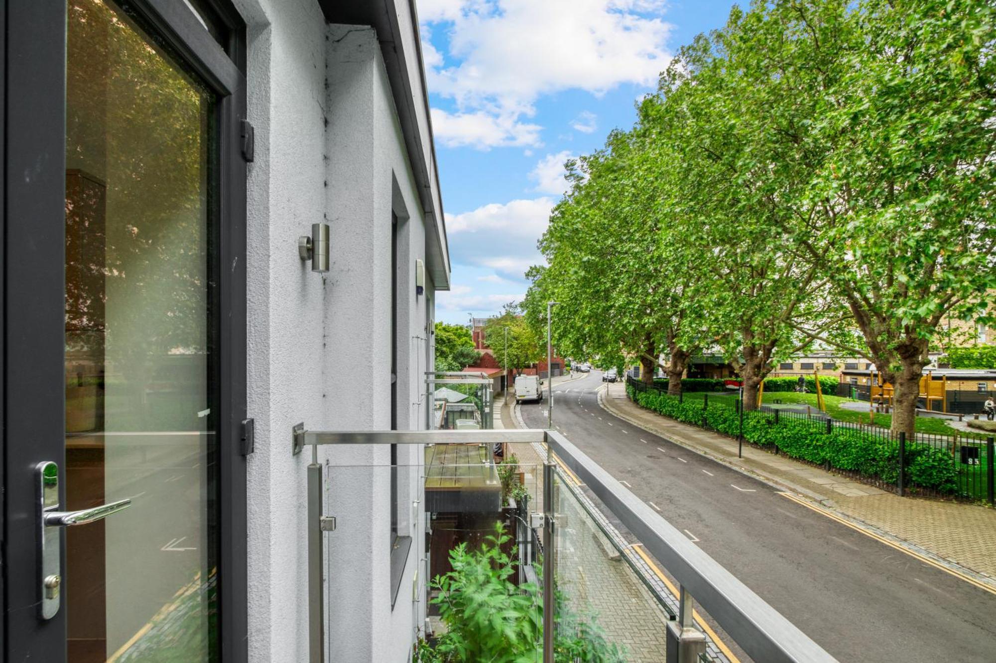 Sleek Modern Wimbledon Home London Eksteriør billede